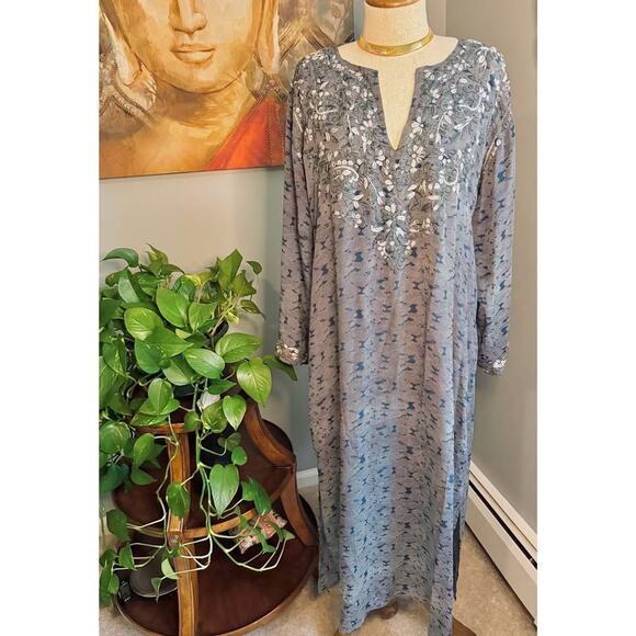 Amaya Dillon Navy 100% Silk Hand Embroidered Kaftan - Picture 4 of 10